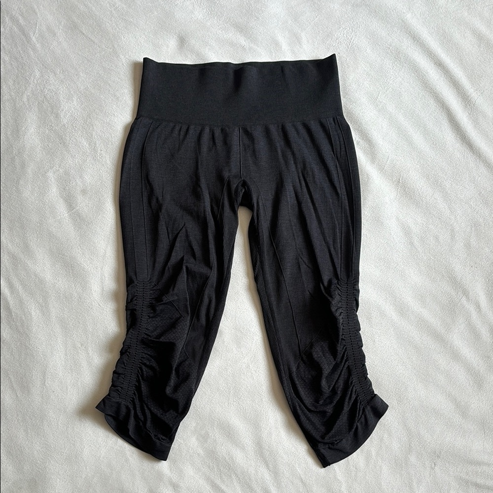 Lululemon In The Flow Crop I| - Picture 2 of 7